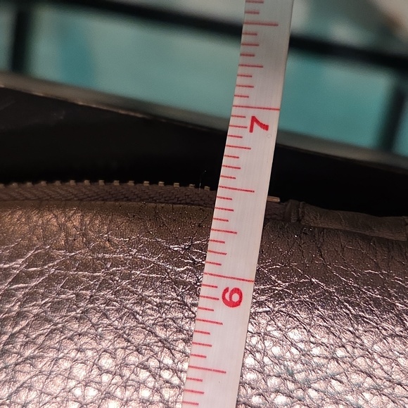 Vince Camuto Geniune Leather Crossbody EUC - Picture 11 of 12